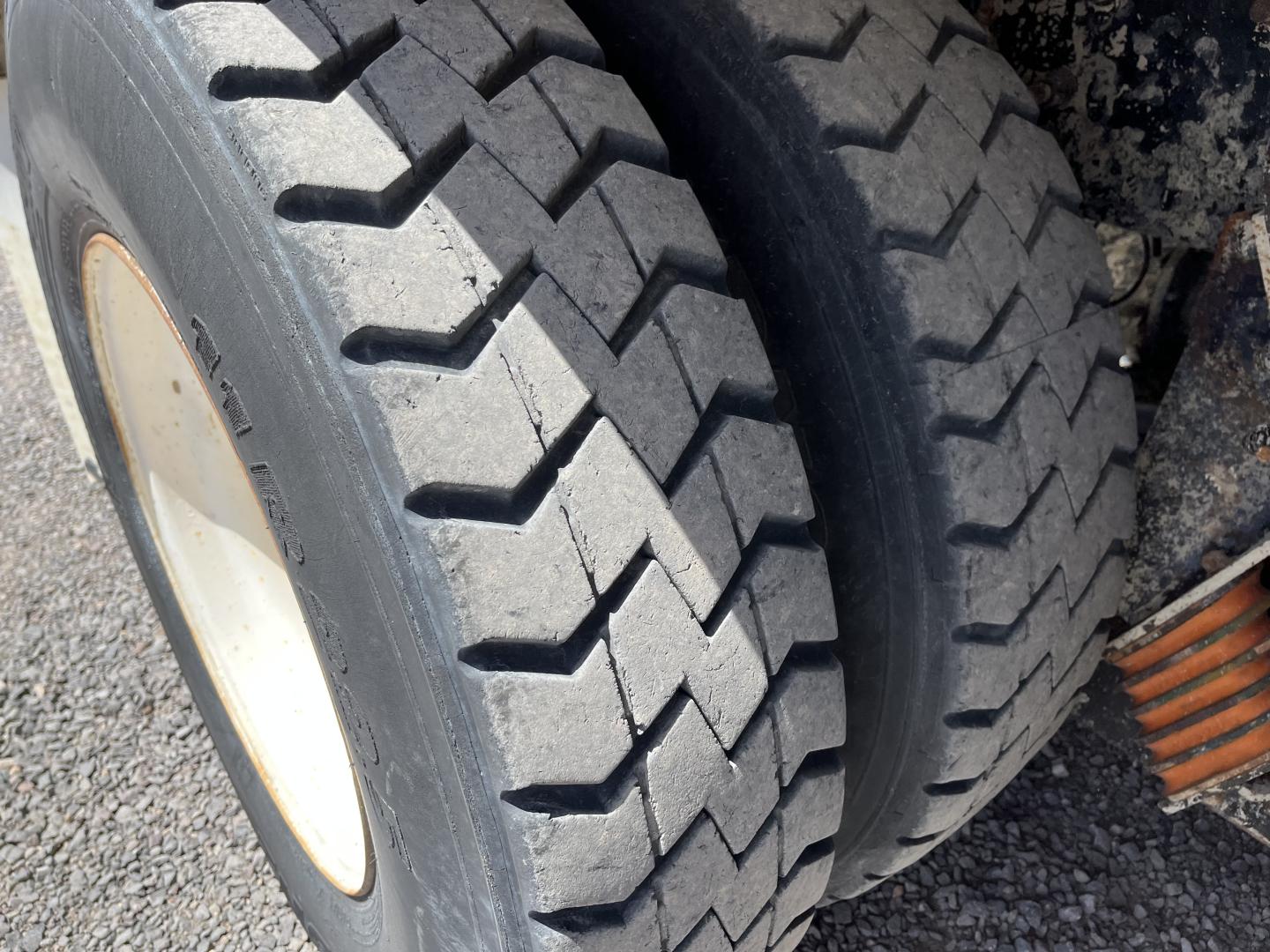 ./imagenes/INVOICE/2019/18041/CAMION INTERNATIONAL CON EQUIPO REVOLVEDOR MACNEILUS (7).JPG